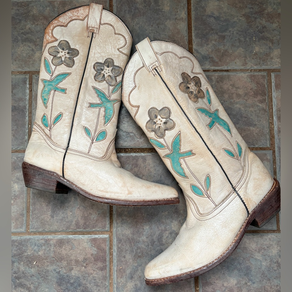 RARE Boho BED STU Boots VALENCIA NECTAR LUX Bird Floral White Green Purple 8.5